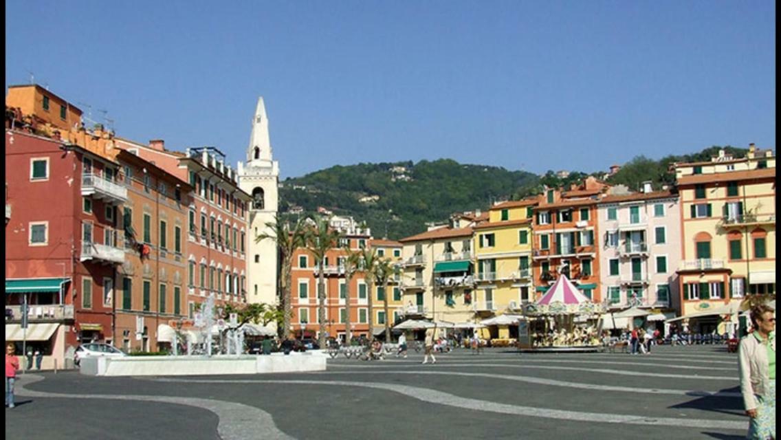 Ferienwohnung Cocoon, Atypical Flat In Historic Center & Breakfast Sarzana Exterior foto