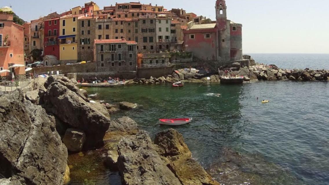 Ferienwohnung Cocoon, Atypical Flat In Historic Center & Breakfast Sarzana Exterior foto